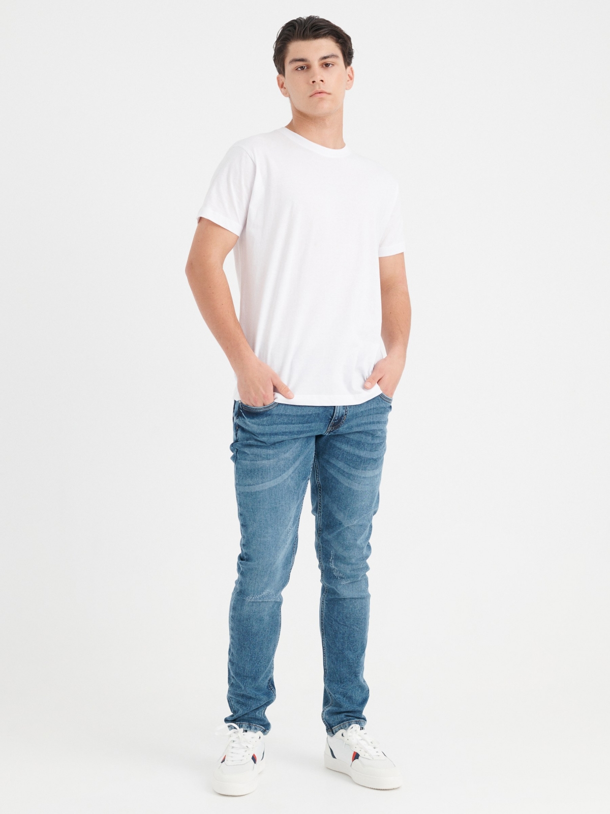 Slim washed five-pocket jeans blue front view