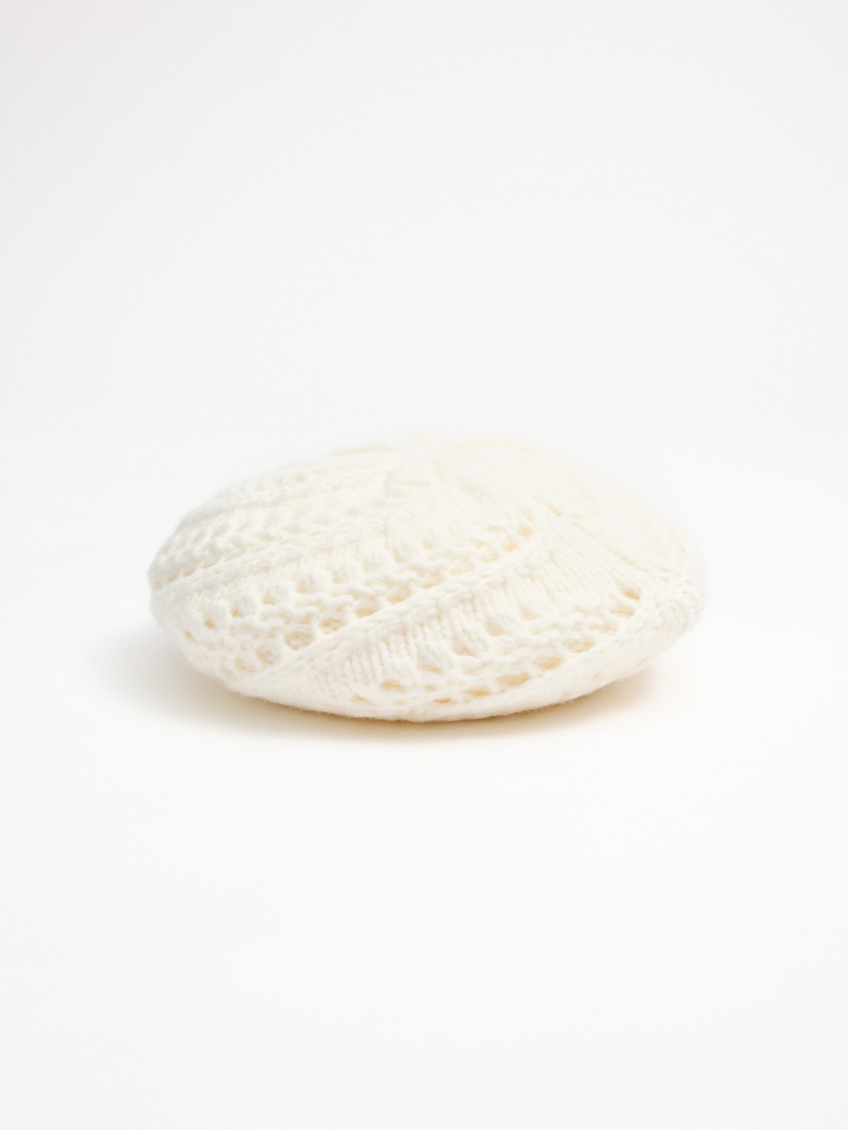 White knit beret white 45º front view