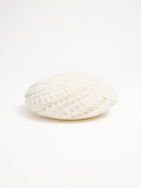 White knit beret white 45º front view