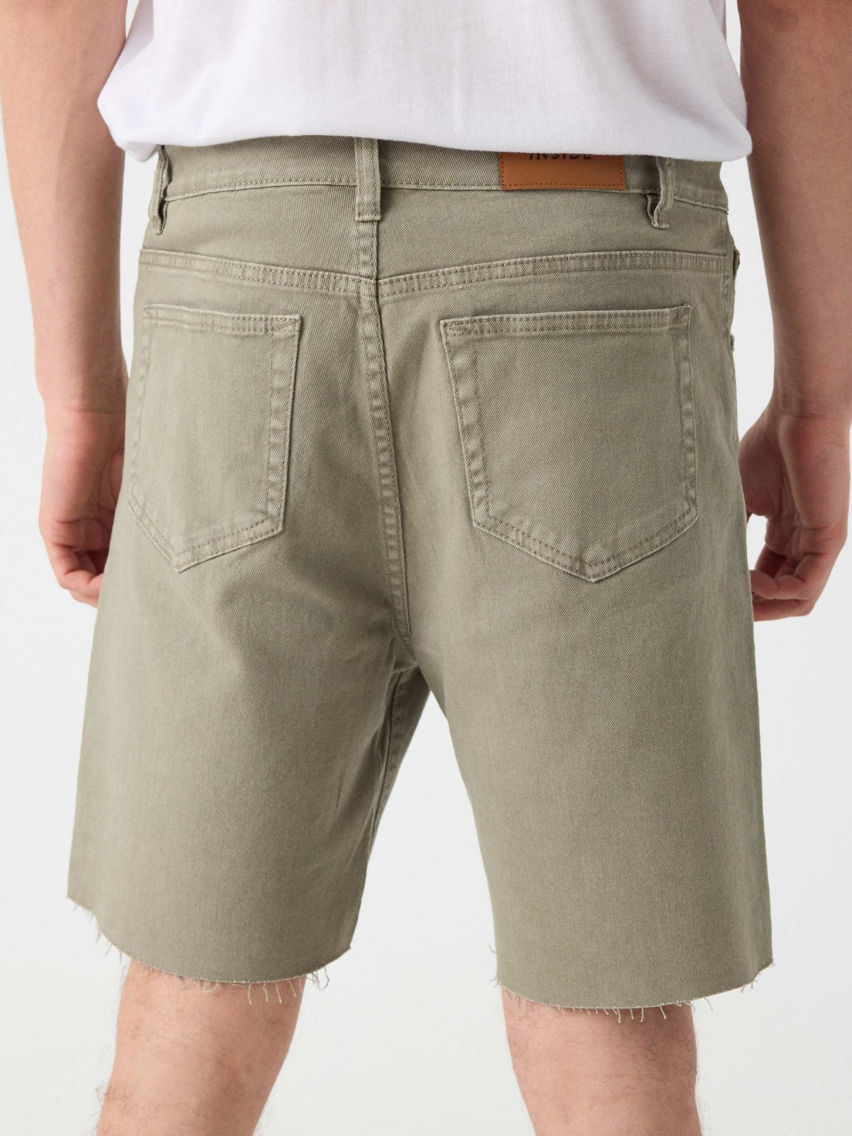 Five-pocket denim bermuda shorts khaki detail view