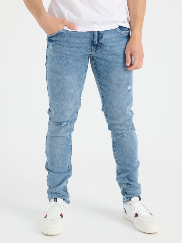 Jeans slim rasgados azul vista meia frontal