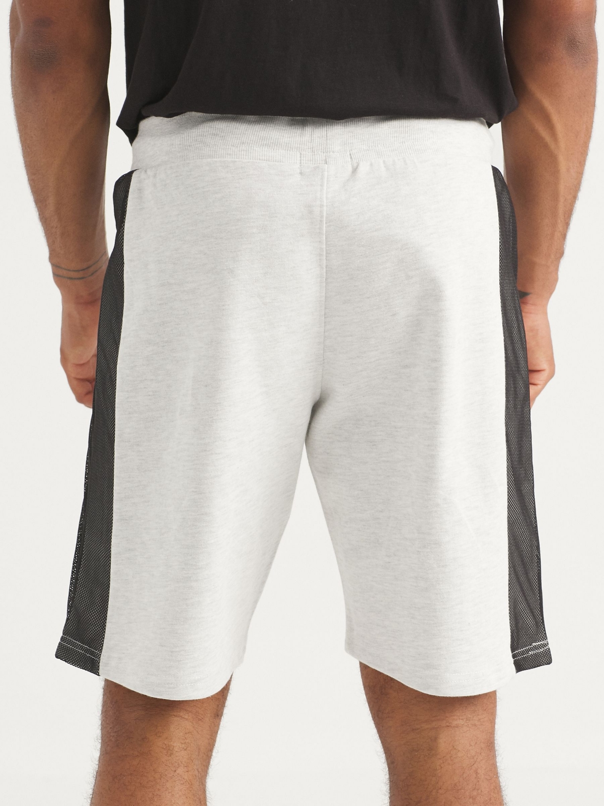 Bermuda jogger painéis combinado cinza vista meia traseira