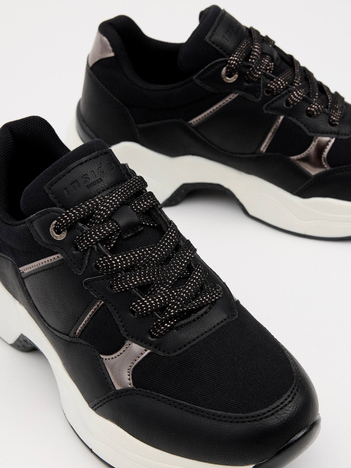 Air chamber volume sole sneaker black detail view