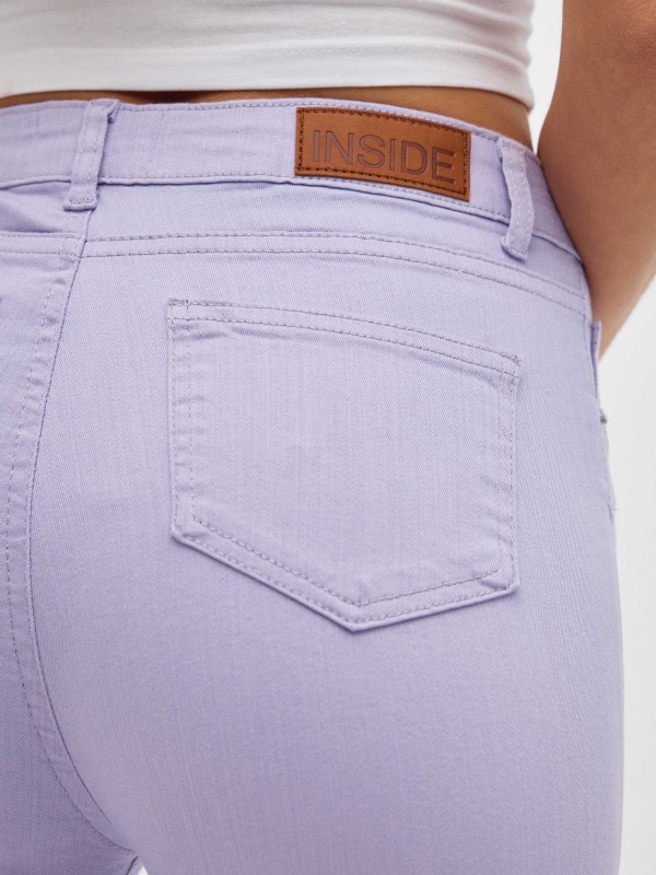 Calças skinny básicas malva vista detalhe