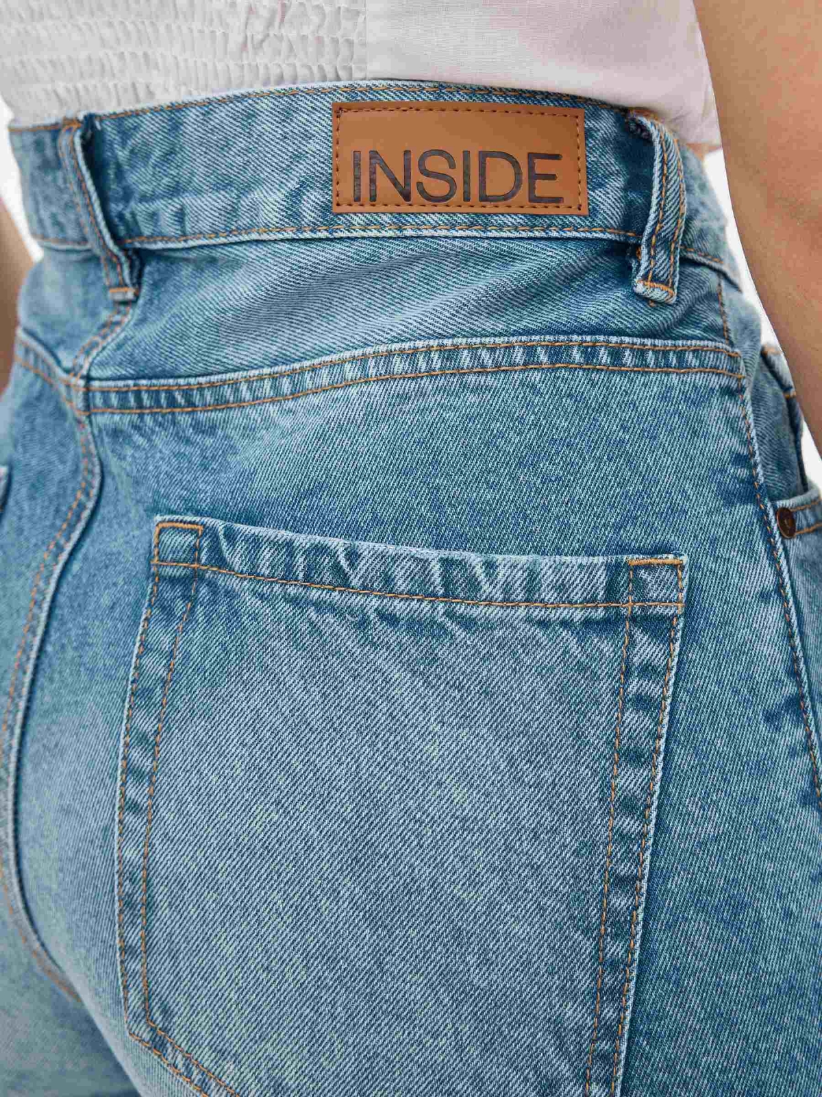 Bermuda Denim Regular Tiro Alto azul vista detalle