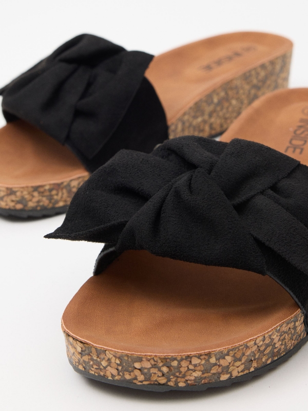 Bow wedge sandal black detail view