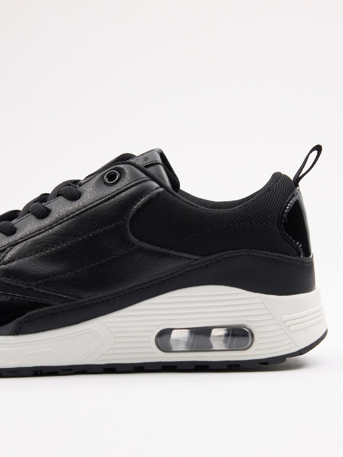 Black sneaker with air chamber black detail view