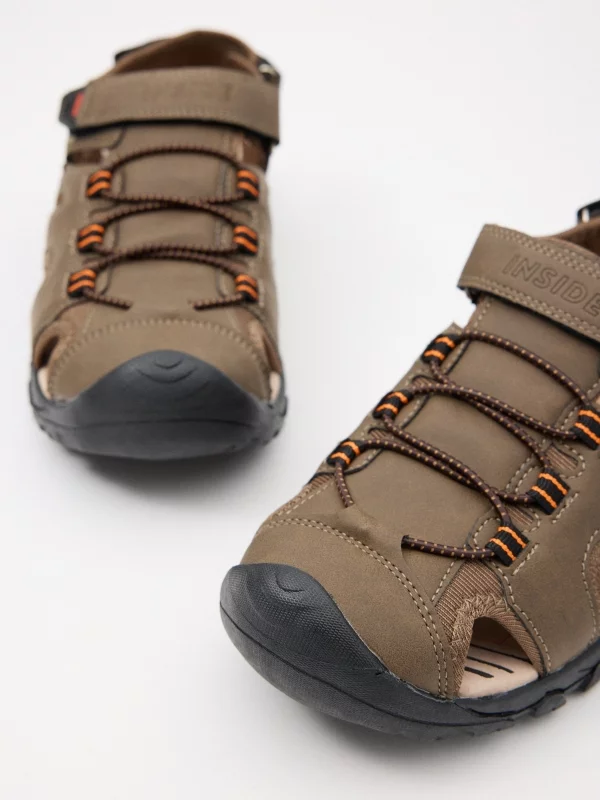 Sport crab sandal velcro earth brown detail view