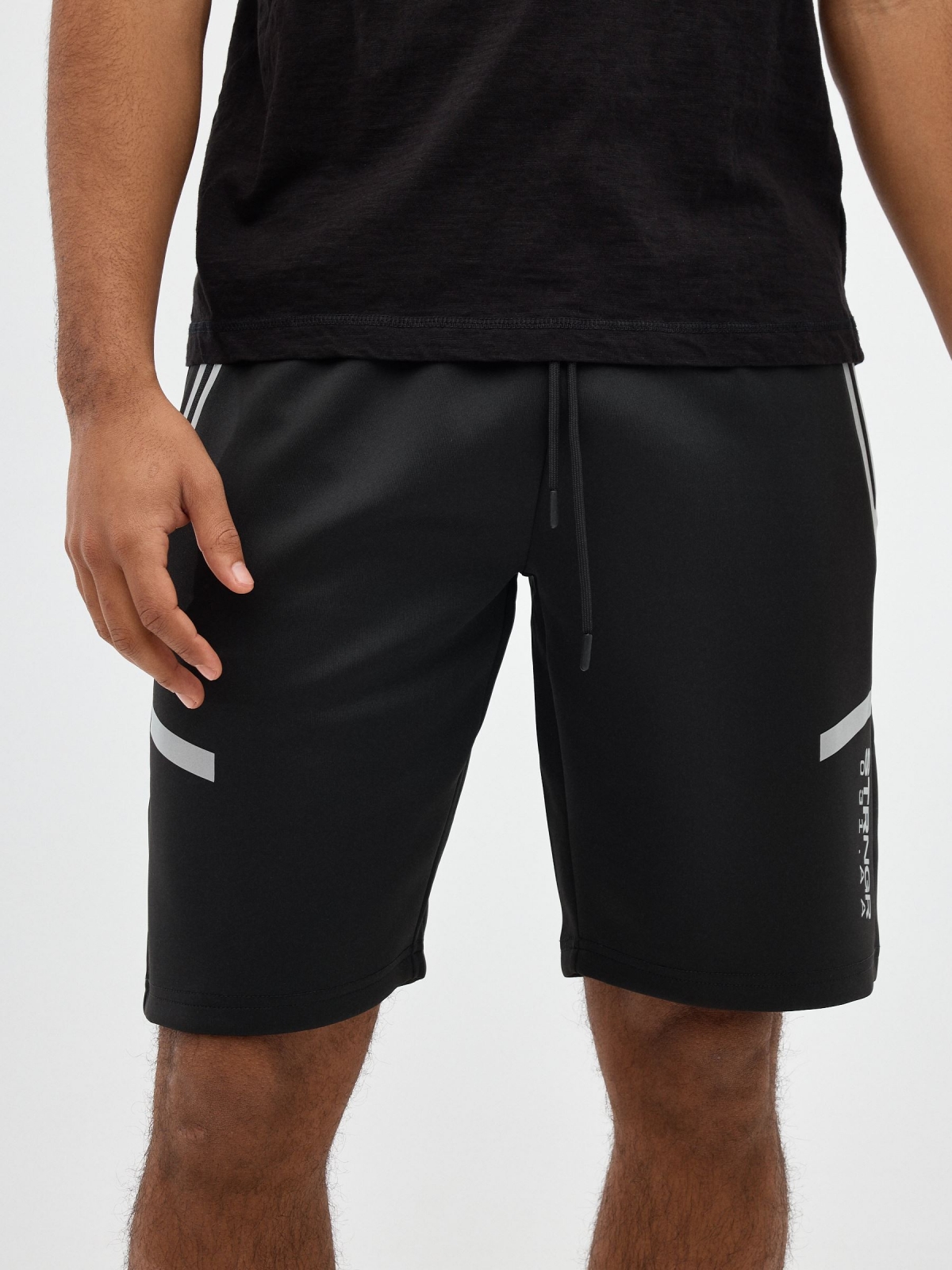 Bermuda jogger shorts black detail view