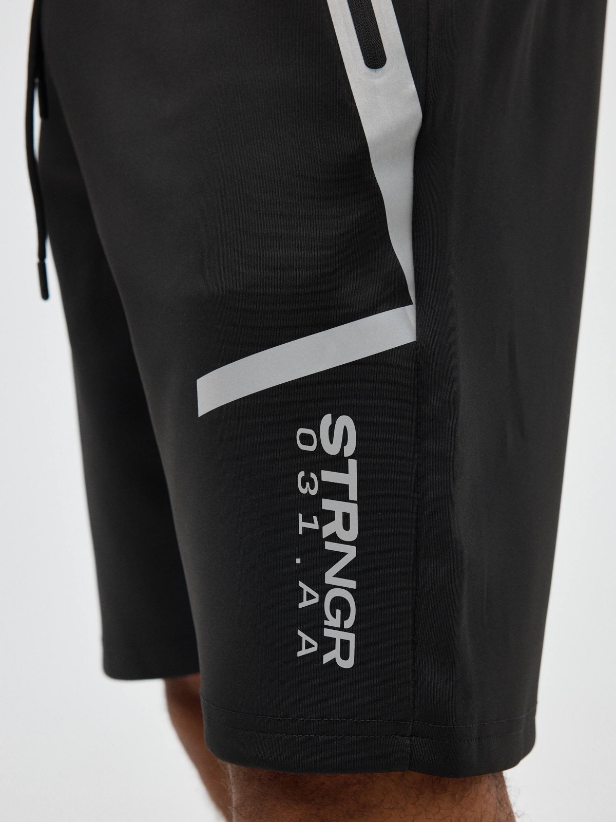 Bermuda jogger shorts black detail view