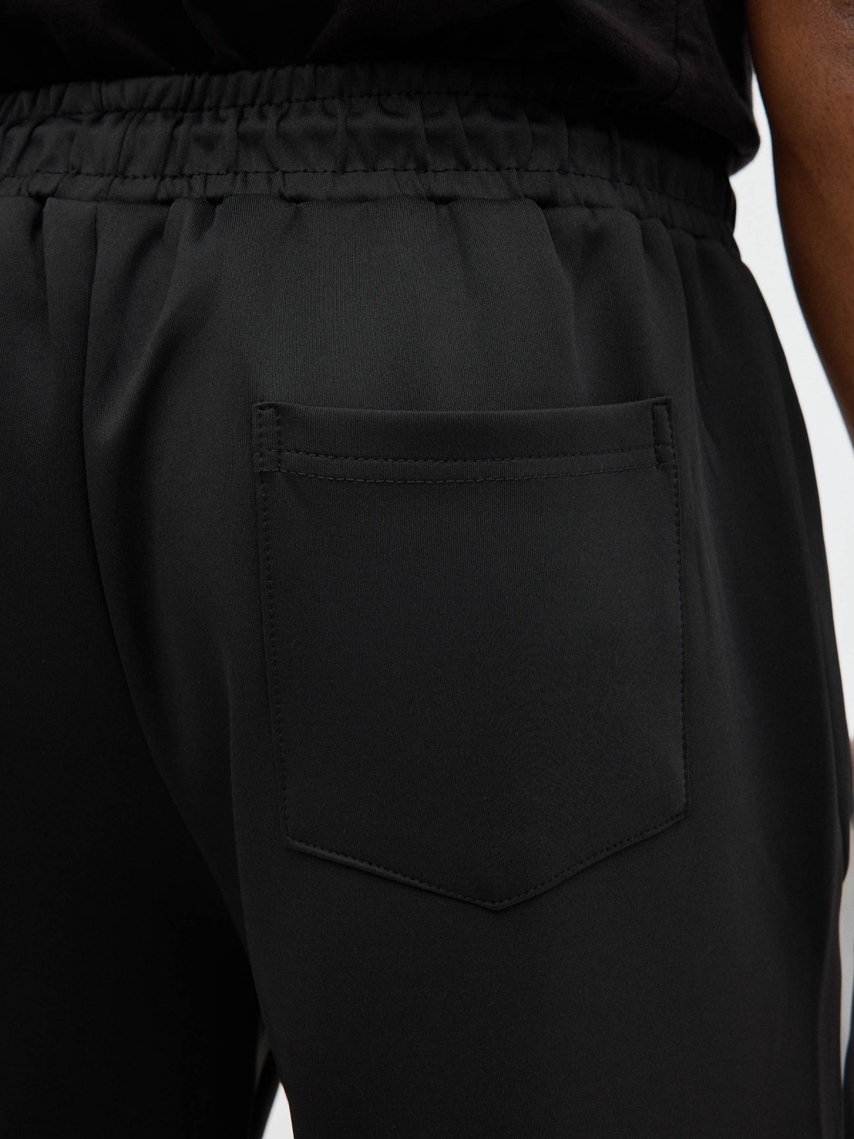 Bermuda jogger shorts black detail view