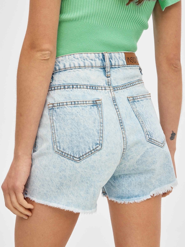 Frayed denim shorts light blue detail view