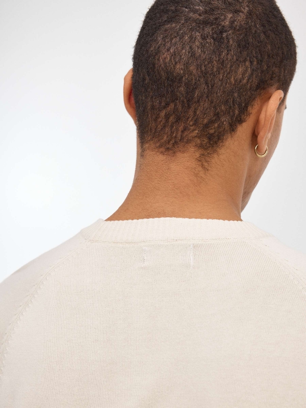 Basic Round Pullover off white detail view