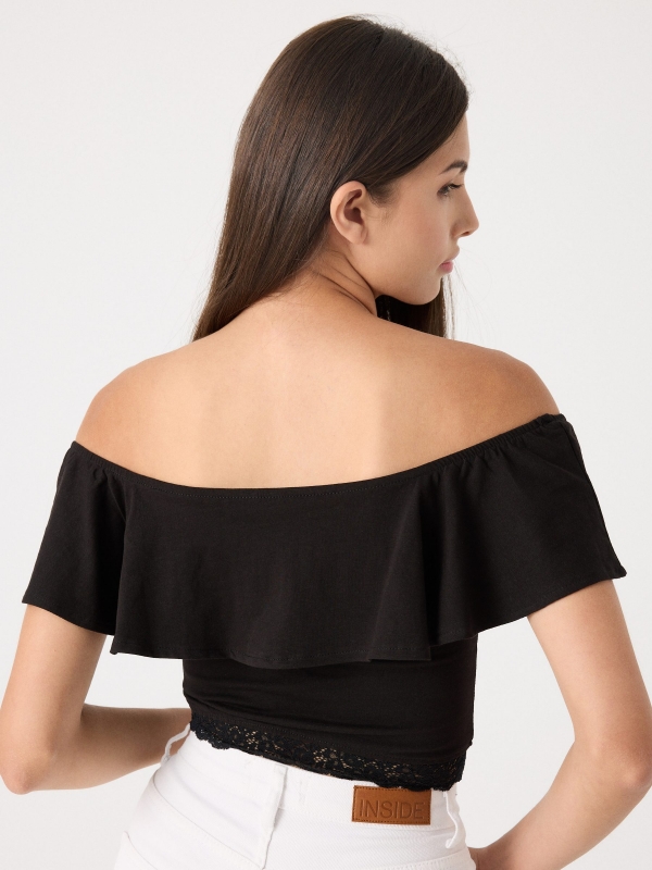 Top bardot com babado preto vista meia traseira
