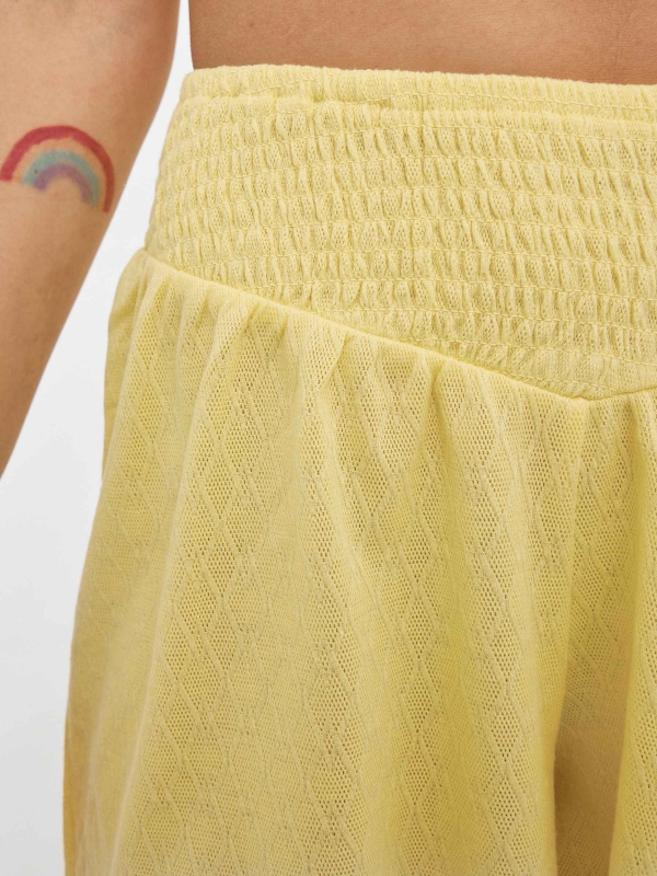 Calções Jacquard amarelo pastel vista detalhe