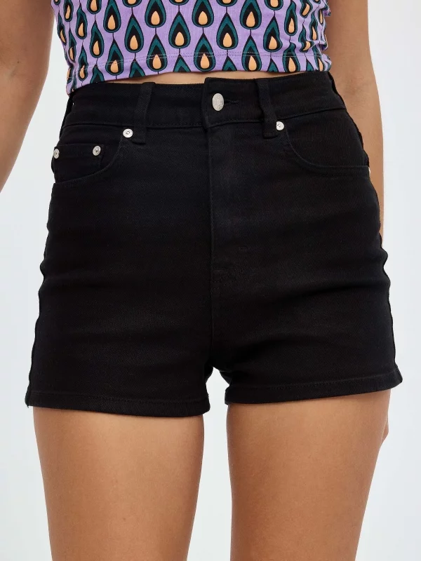 Shorts slim high rise preto vista detalhe