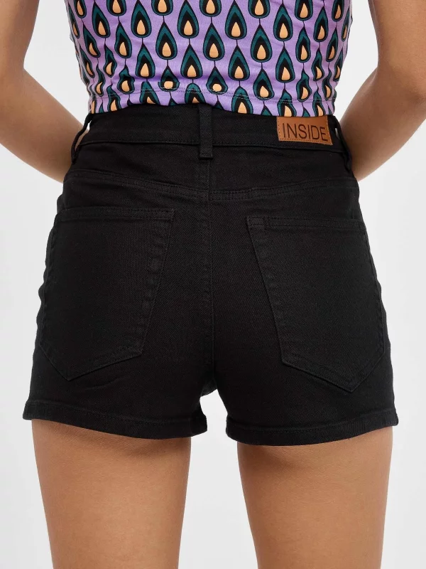 Shorts slim high rise preto vista detalhe