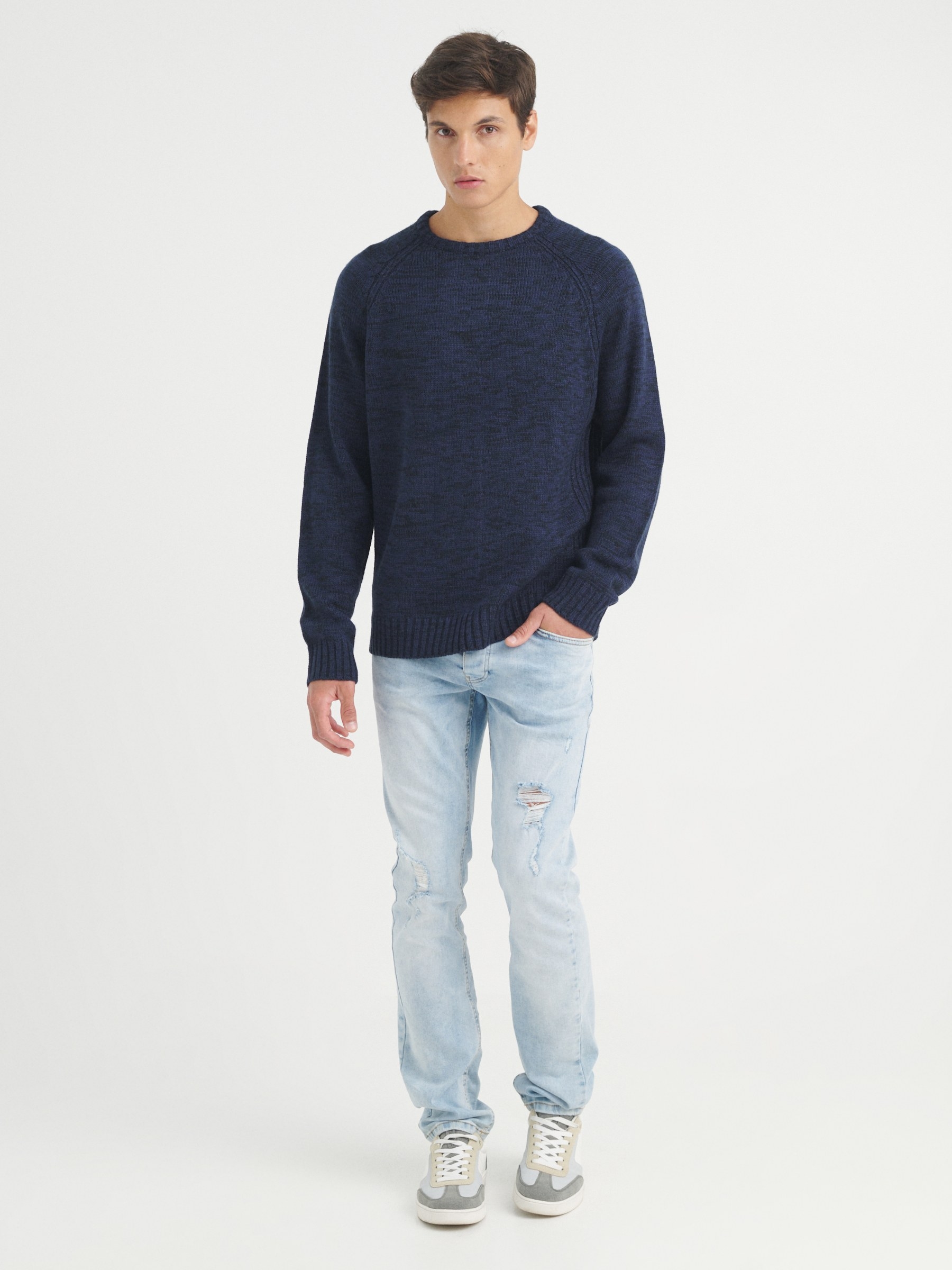 Marbled knitted sweater blue detail view