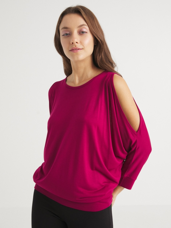 Fluid T-shirt with open sleeves garnet middle front view