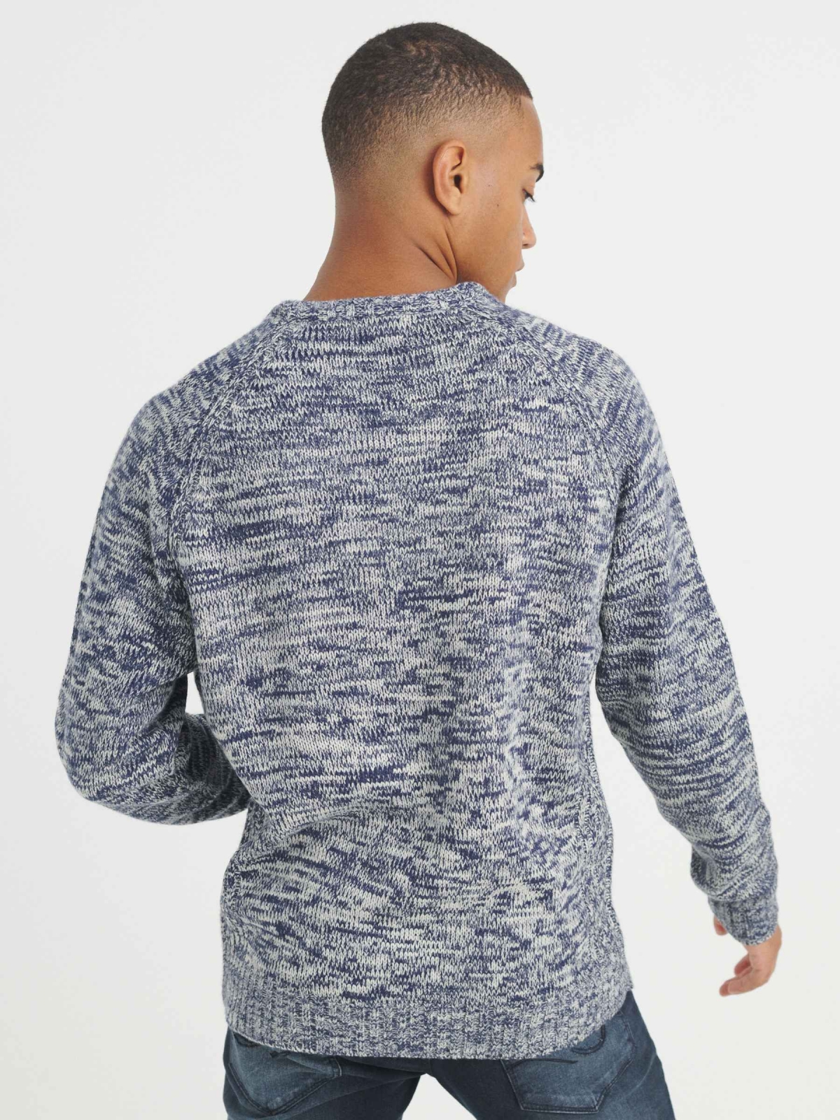Camisola de malha marmoreada bege vista meia traseira