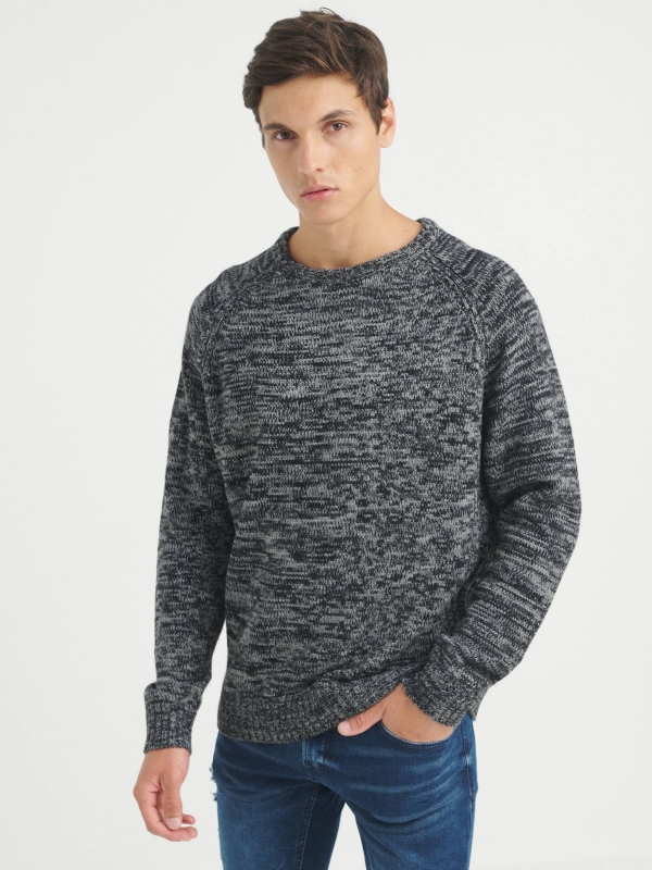 Camisola de malha marmoreada cinza escuro vista meia frontal