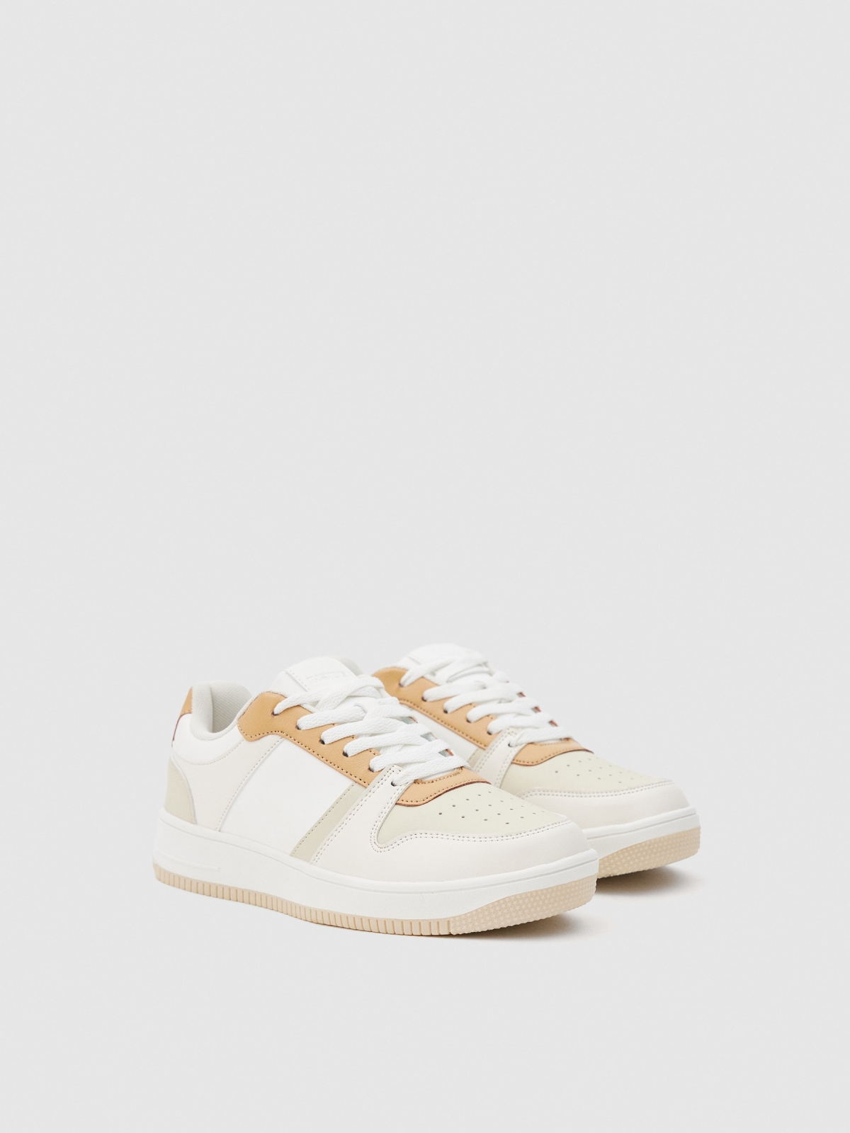 Casual platform sneaker beige 45º front view