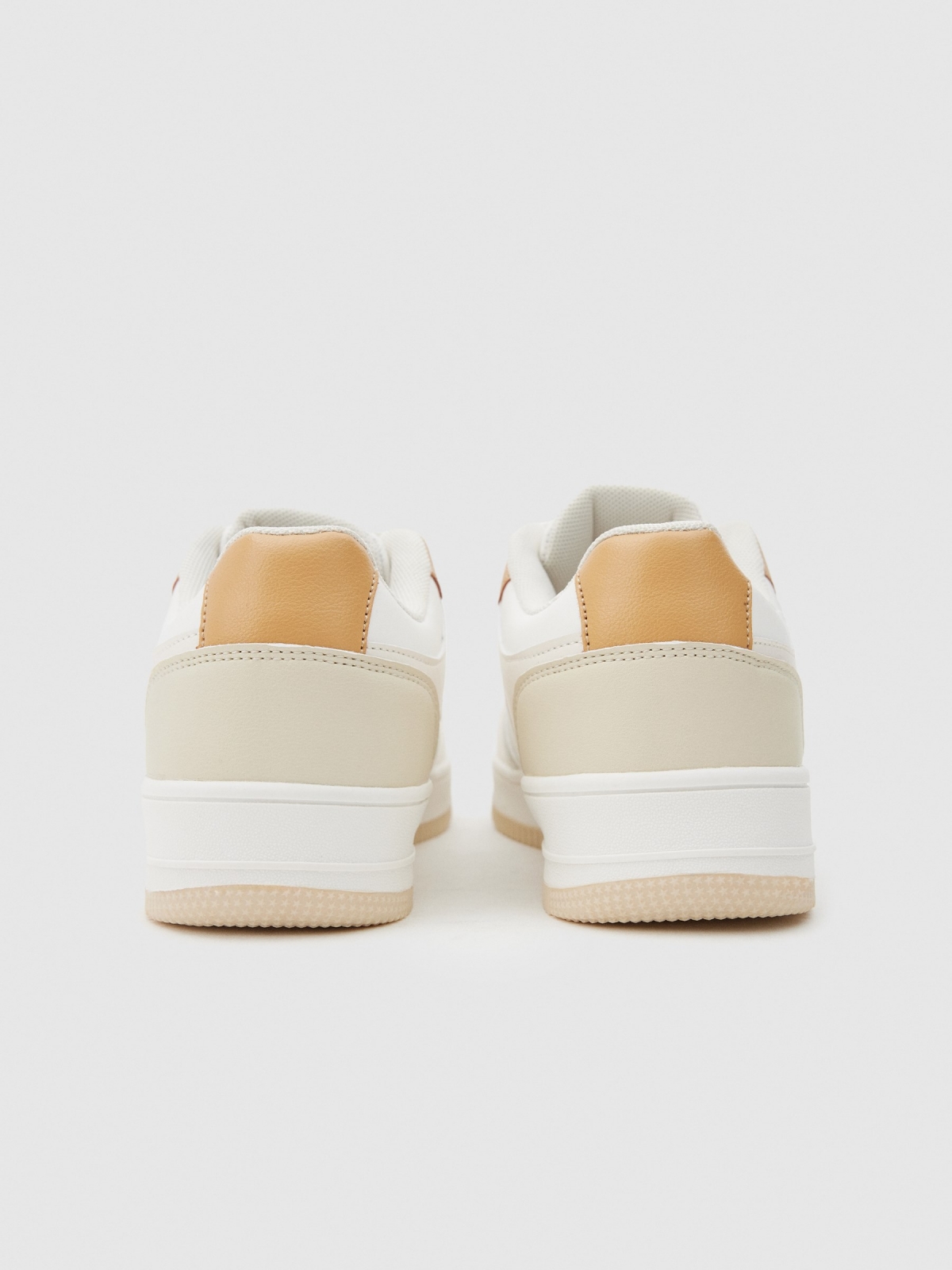 Casual platform sneaker beige detail view