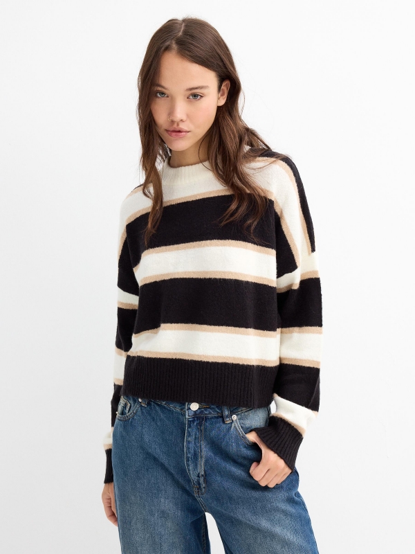 Oversized striped sweater white middle front view