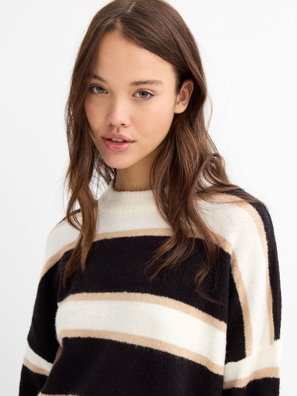 Oversized striped sweater white detail view