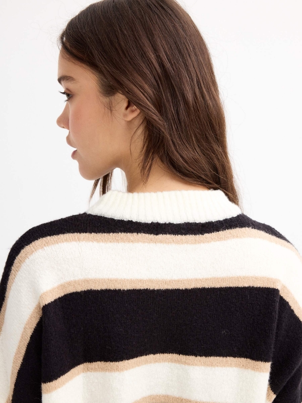 Oversized striped sweater white detail view