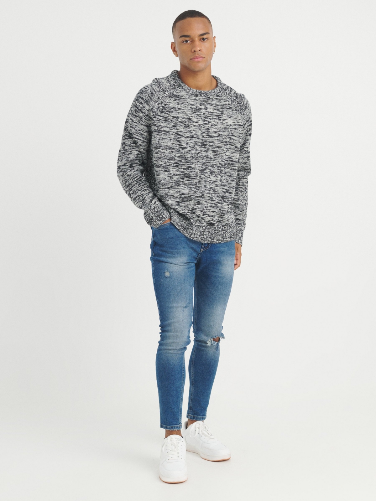 Marbled knitted sweater grey front view