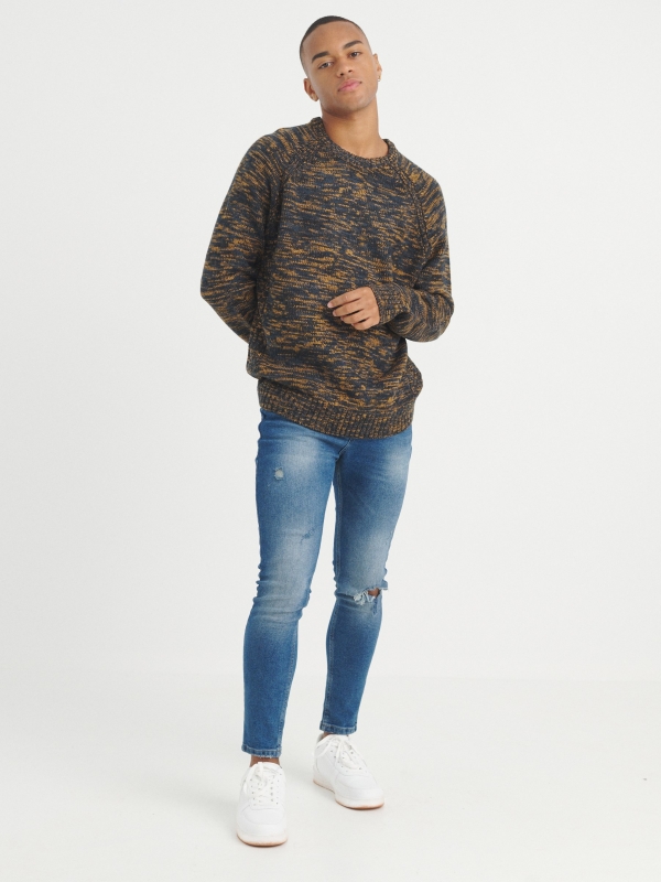 Camisola de malha marmoreada ocre vista geral frontal
