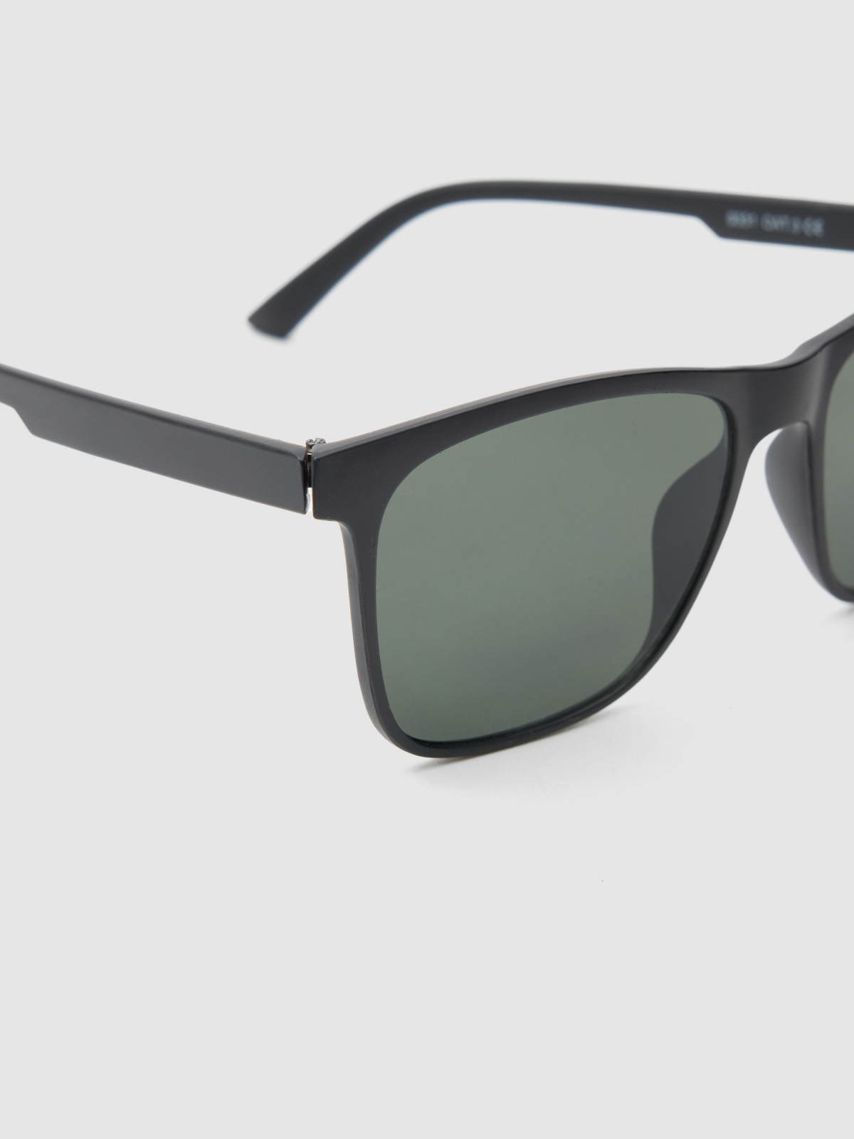 Acetate sunglasses black detail view