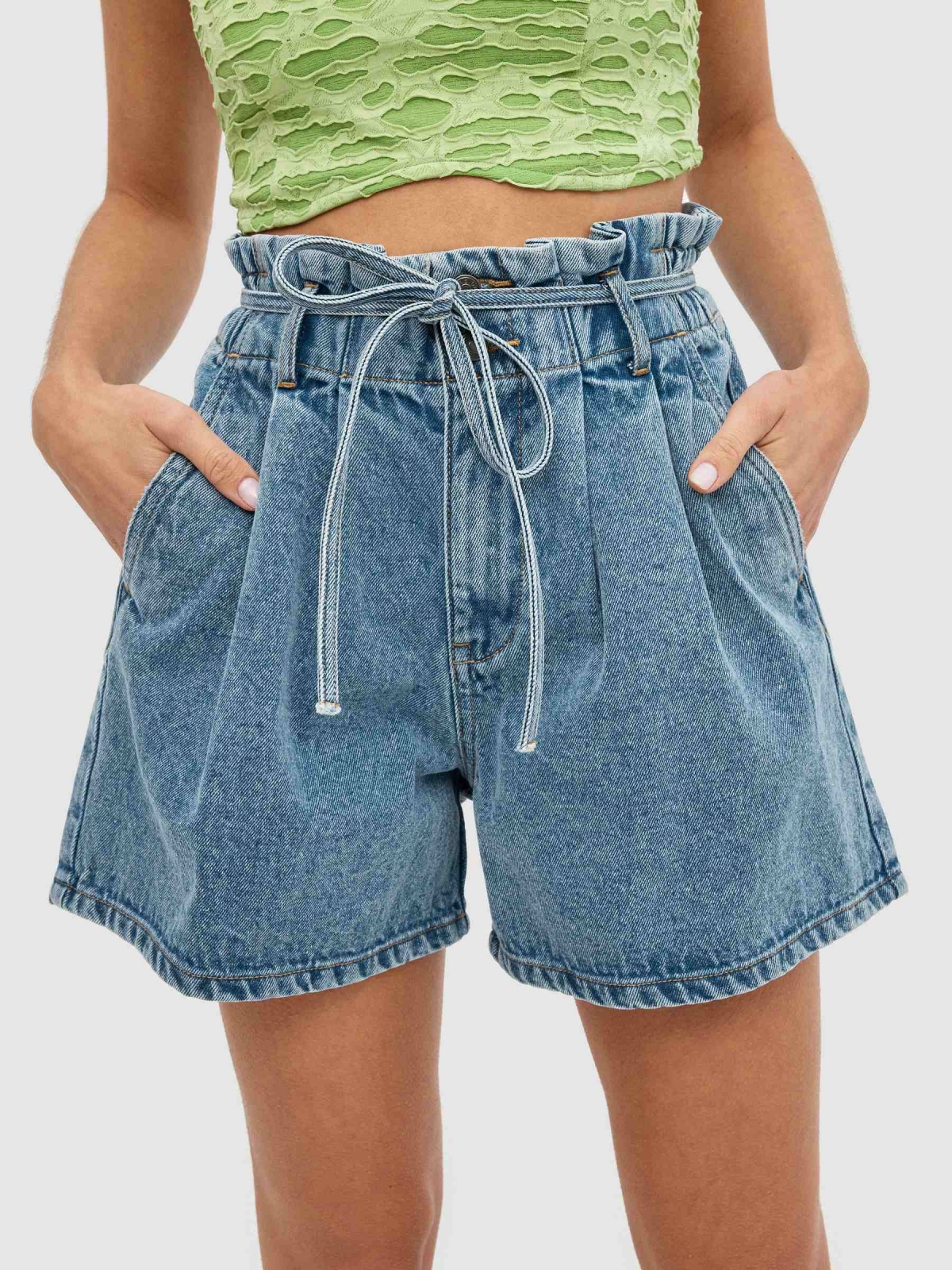 Denim baggy shorts light blue detail view