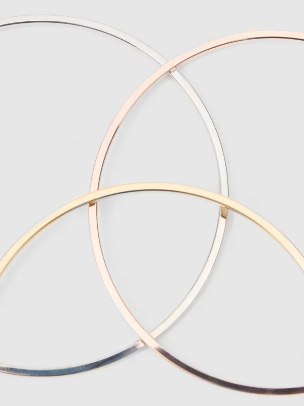 Set 3 combined hoop earrings beige detail view