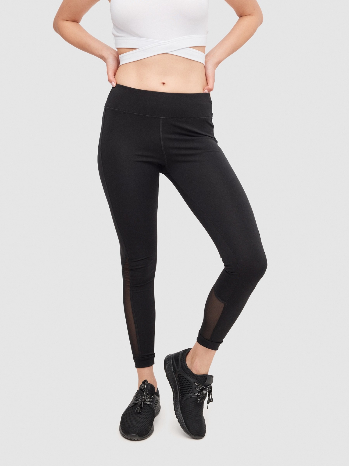 Leggings detalhes em mesh preto vista meia frontal