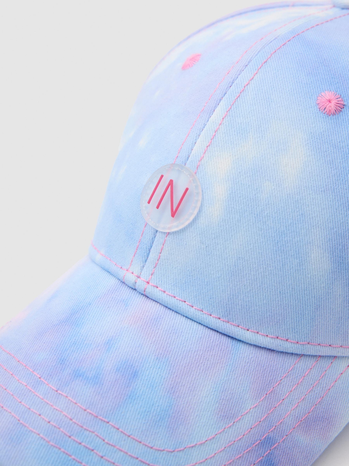 Tie dye cap multicolor detail view