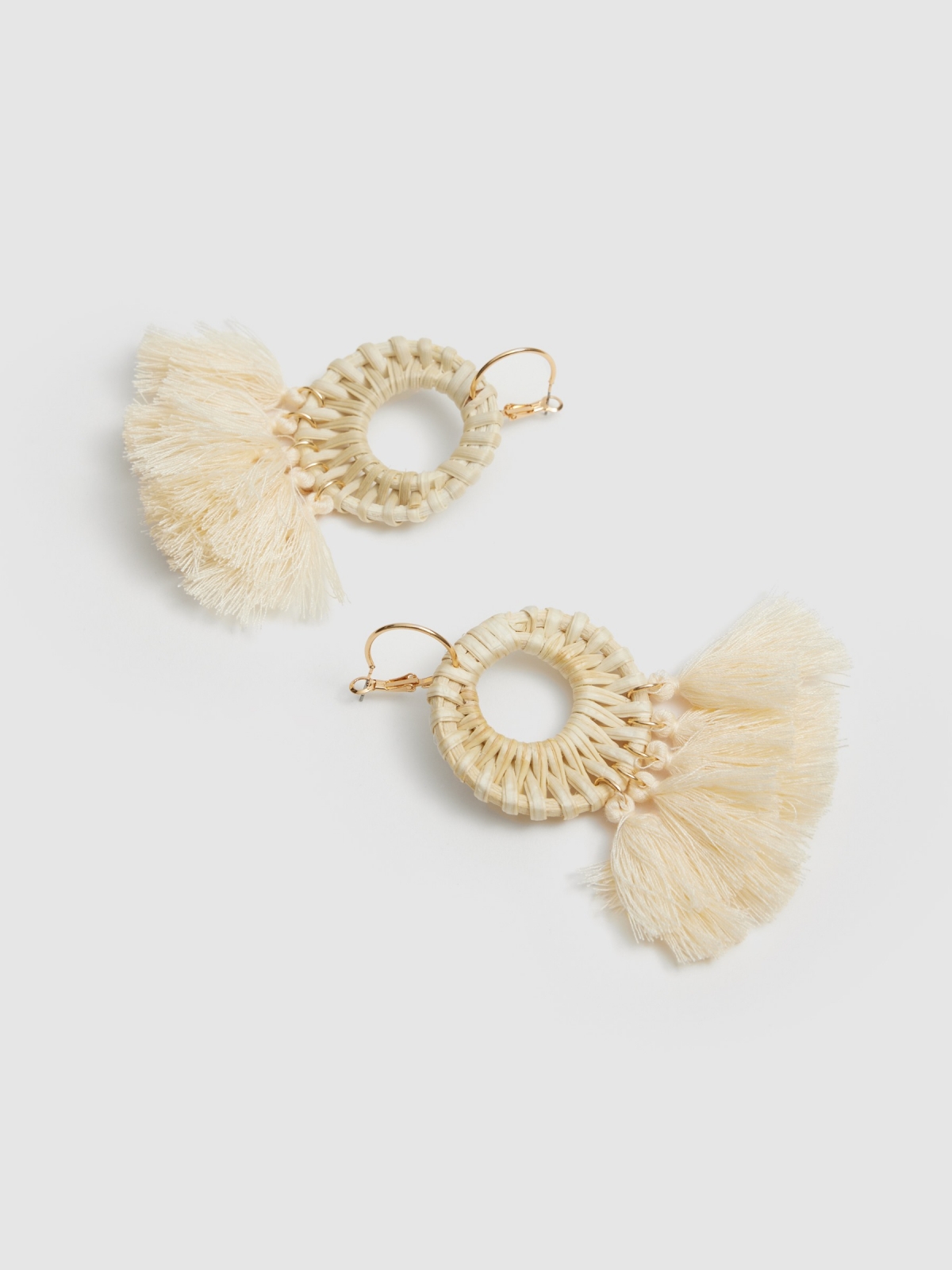 Fringed earrings beige detail view