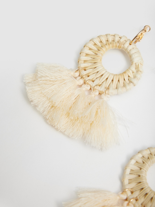 Fringed earrings beige detail view