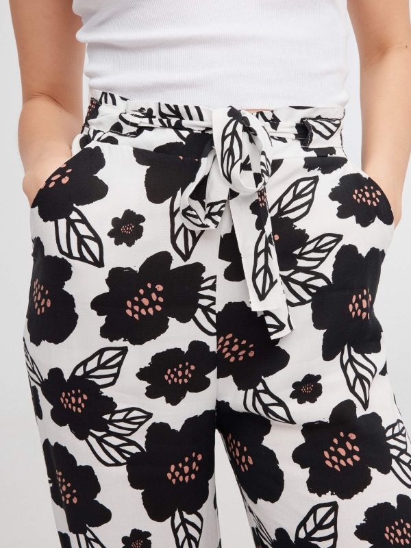 Flowy floral print pants white detail view