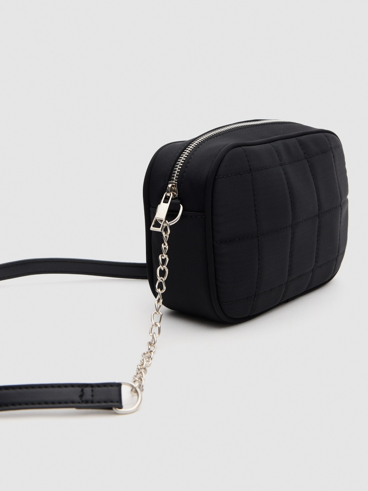 Bolso bandolera básico negro vista detalle