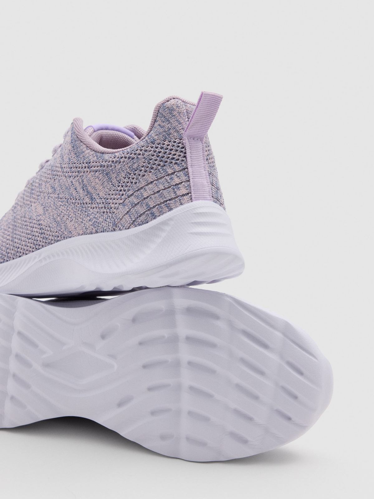 Basic running sneaker pastel purple detail view