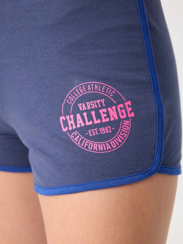 Shorts cintura ajustável estampa azul marinho vista detalhe