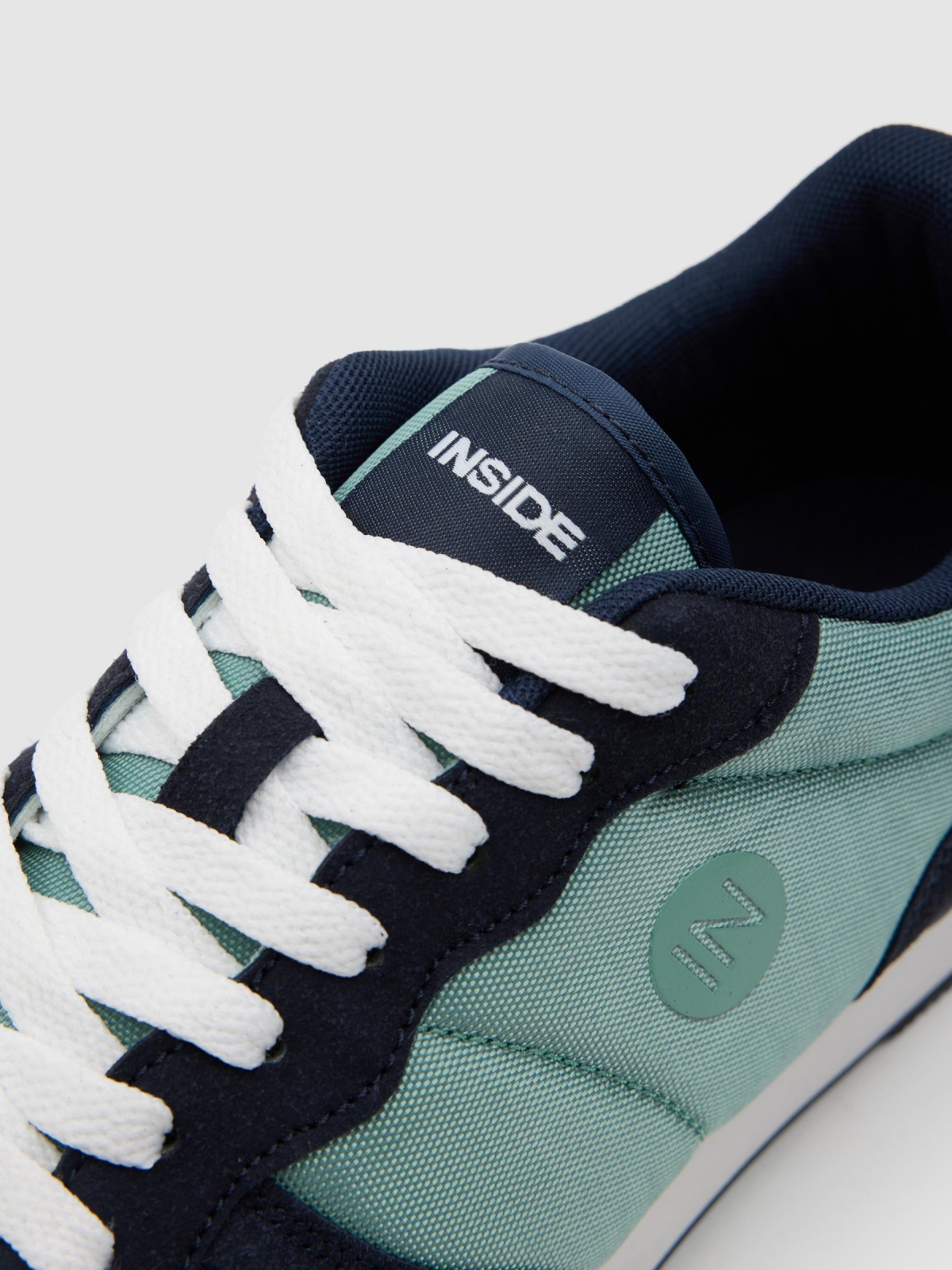 Basic two-tone sneaker aquamarine detail view