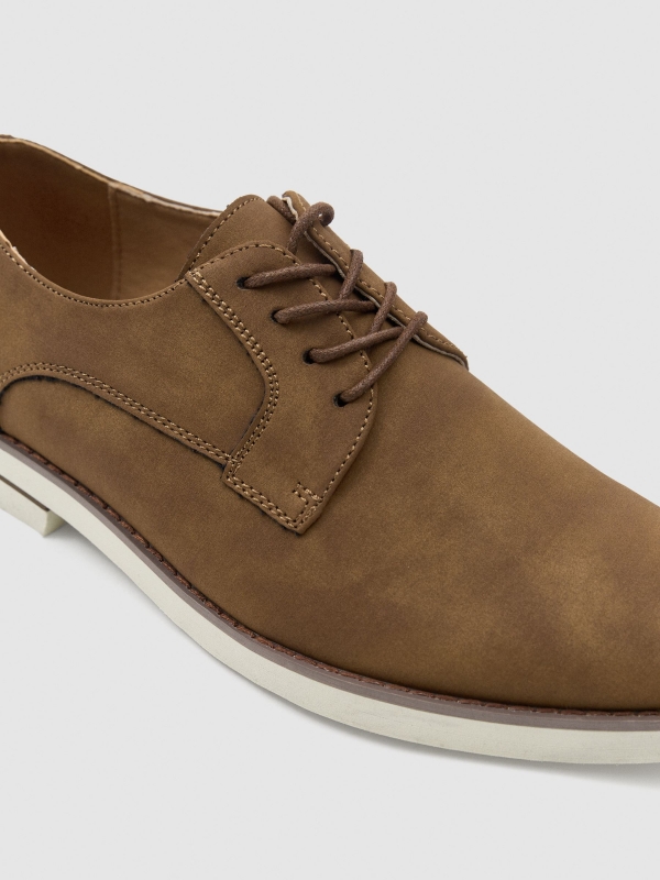 Classic lace-up shoe brown detail view