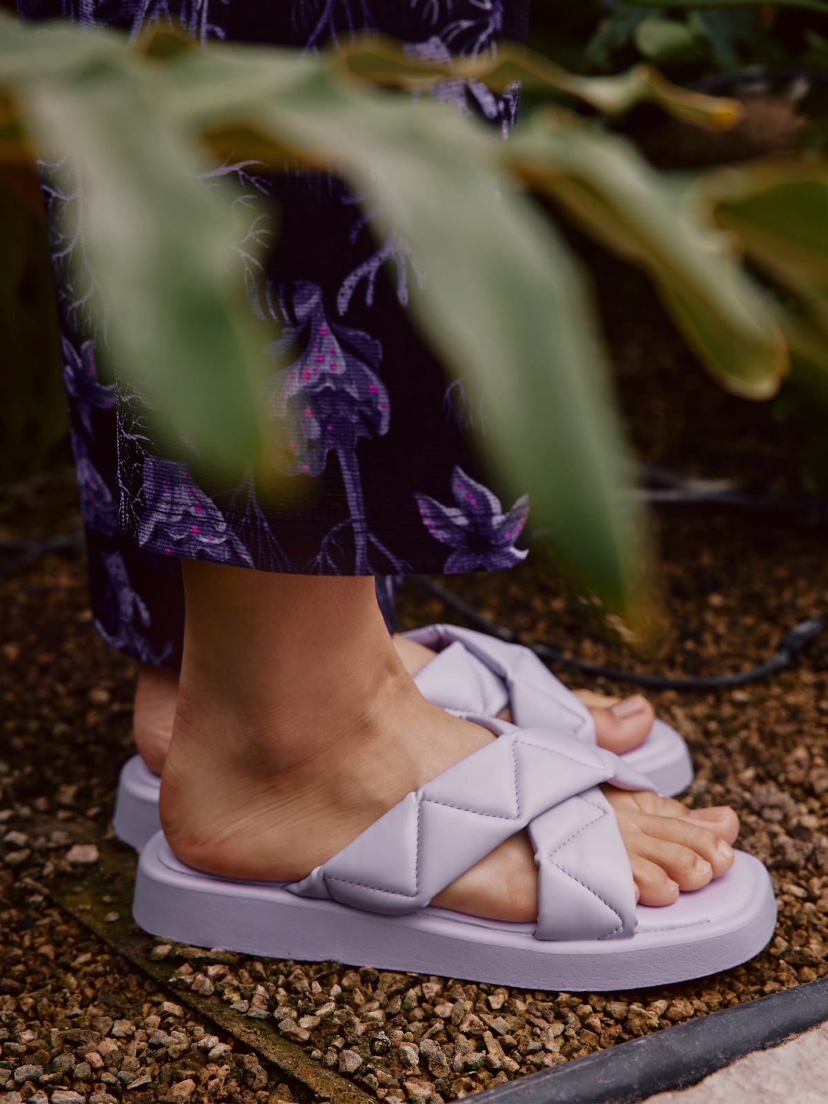 %New% Sandal with crossed straps mauve