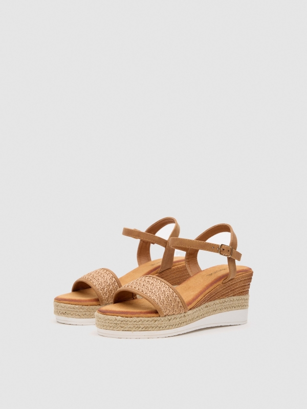 Wedge raffia strip light brown 45º front view