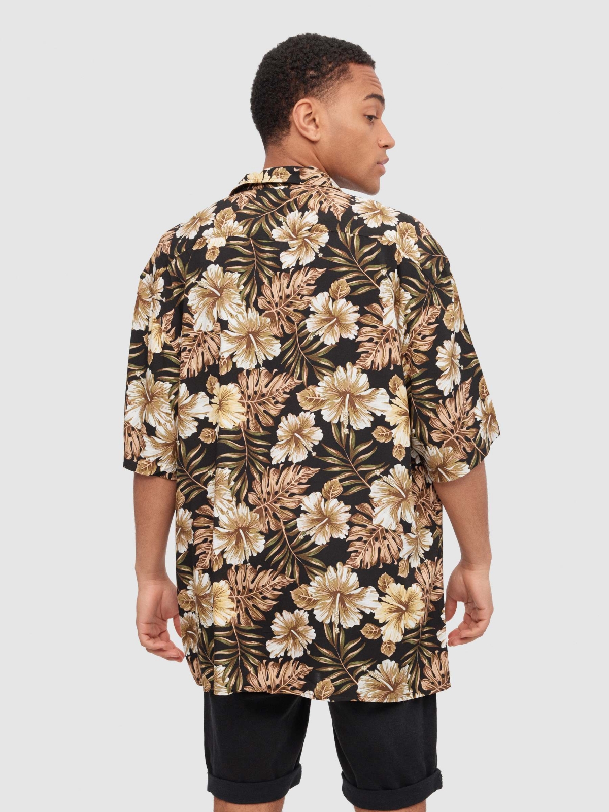 Camisa floral fluida preto vista meia traseira