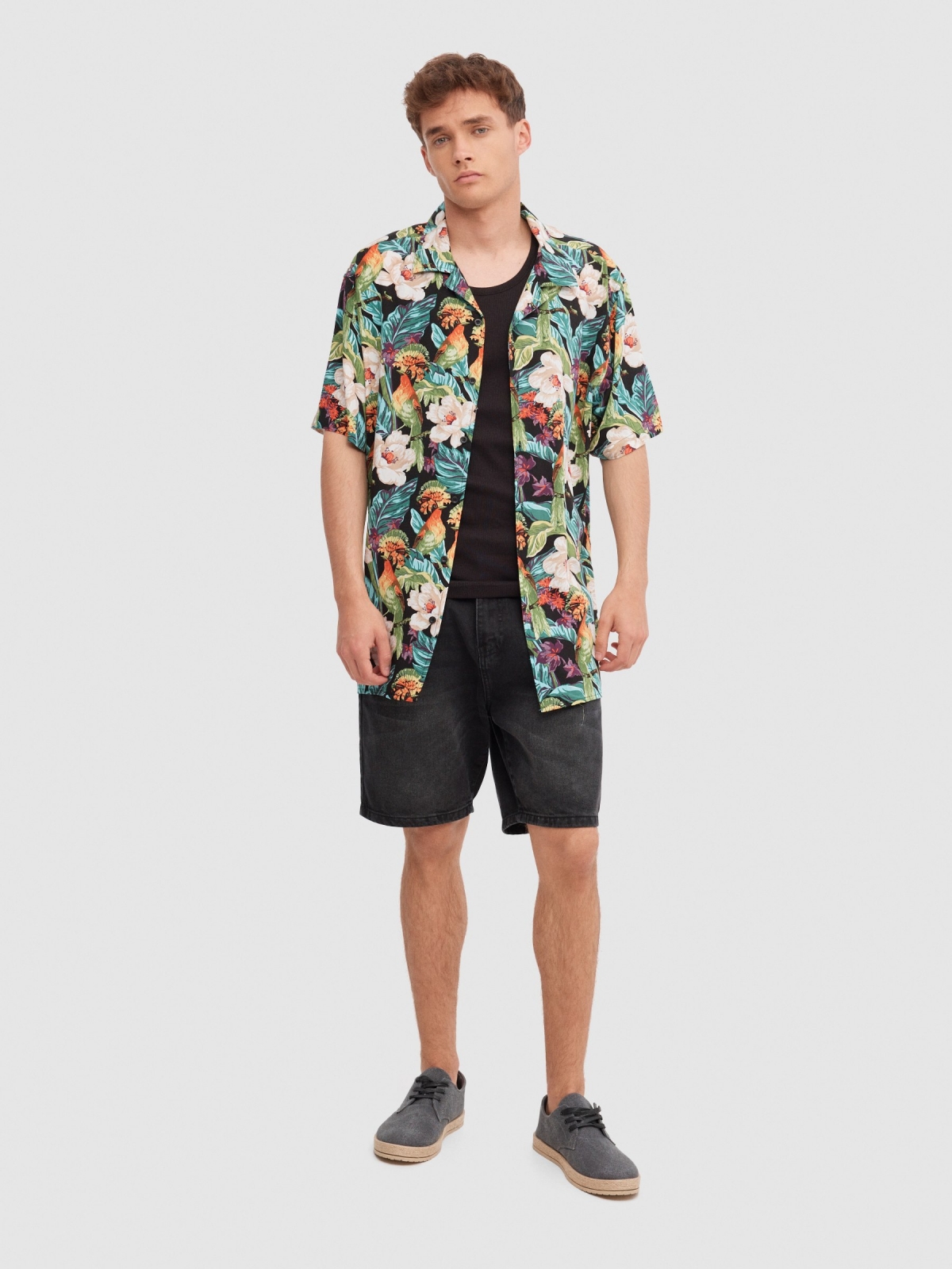 Camisa flores tropicais preto vista geral frontal