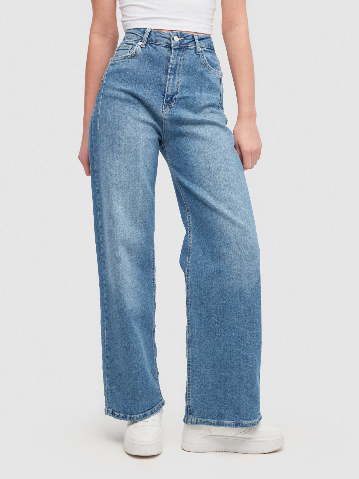 Wide leg jeans darts light blue middle front view